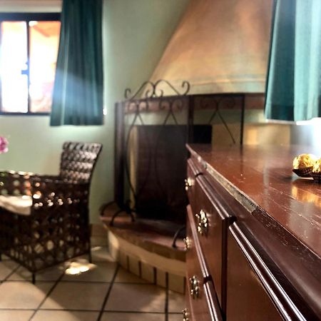 Casa Del Sol Inn อาจิจิก ภายนอก รูปภาพ