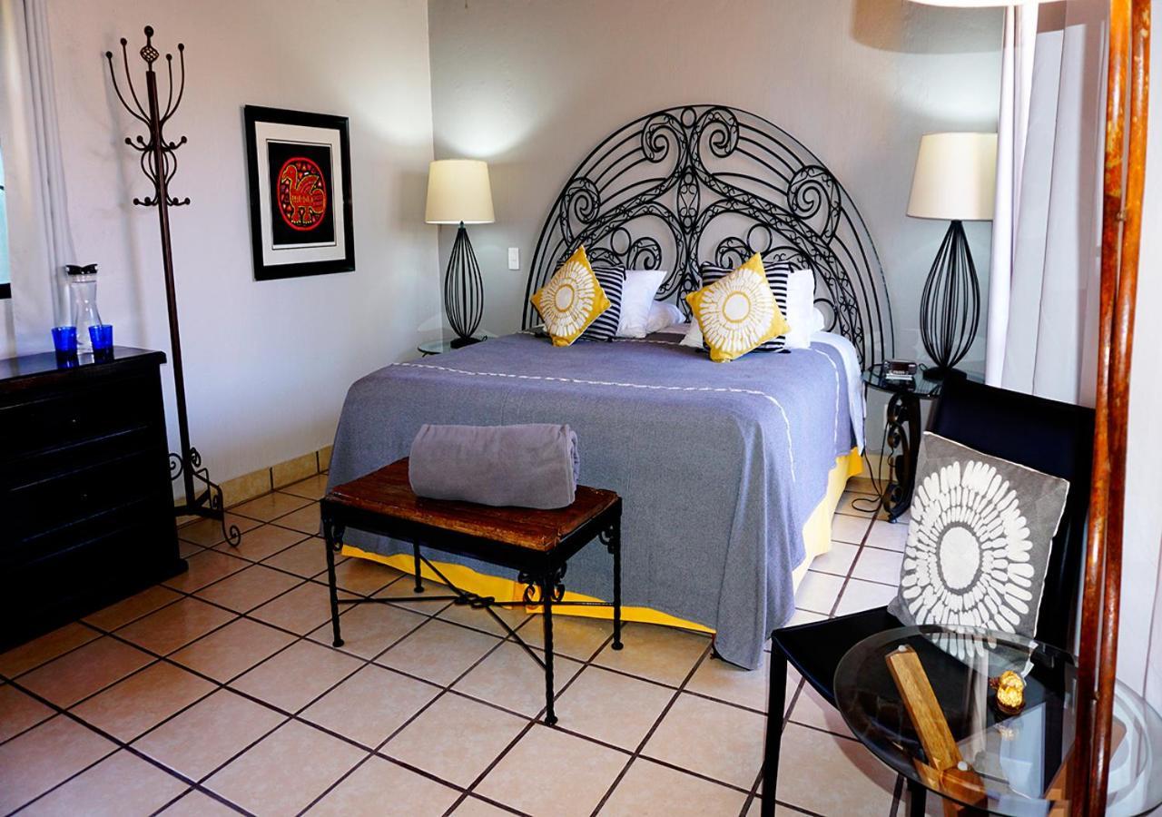 Casa Del Sol Inn อาจิจิก ภายนอก รูปภาพ