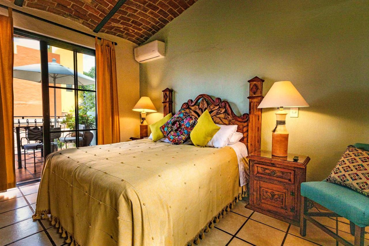Casa Del Sol Inn อาจิจิก ภายนอก รูปภาพ