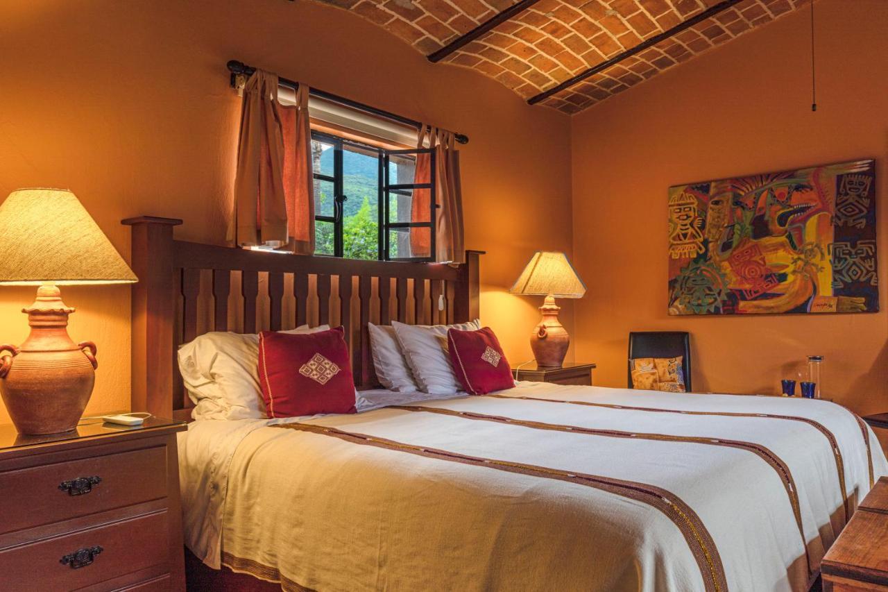 Casa Del Sol Inn อาจิจิก ภายนอก รูปภาพ