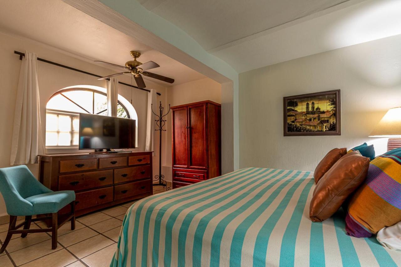 Casa Del Sol Inn อาจิจิก ภายนอก รูปภาพ