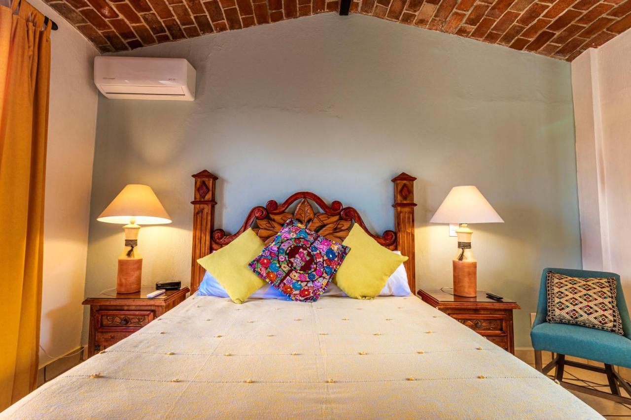 Casa Del Sol Inn อาจิจิก ภายนอก รูปภาพ