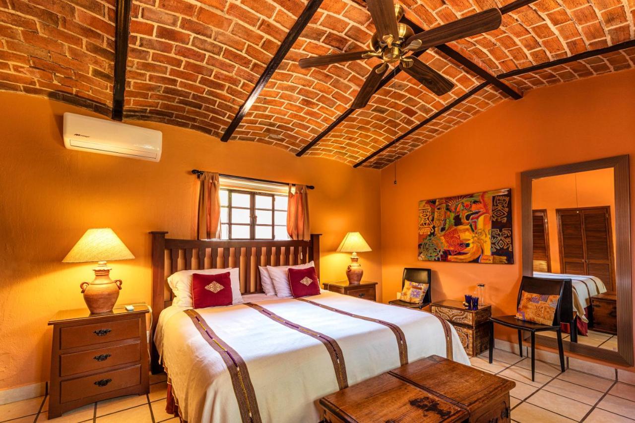 Casa Del Sol Inn อาจิจิก ภายนอก รูปภาพ