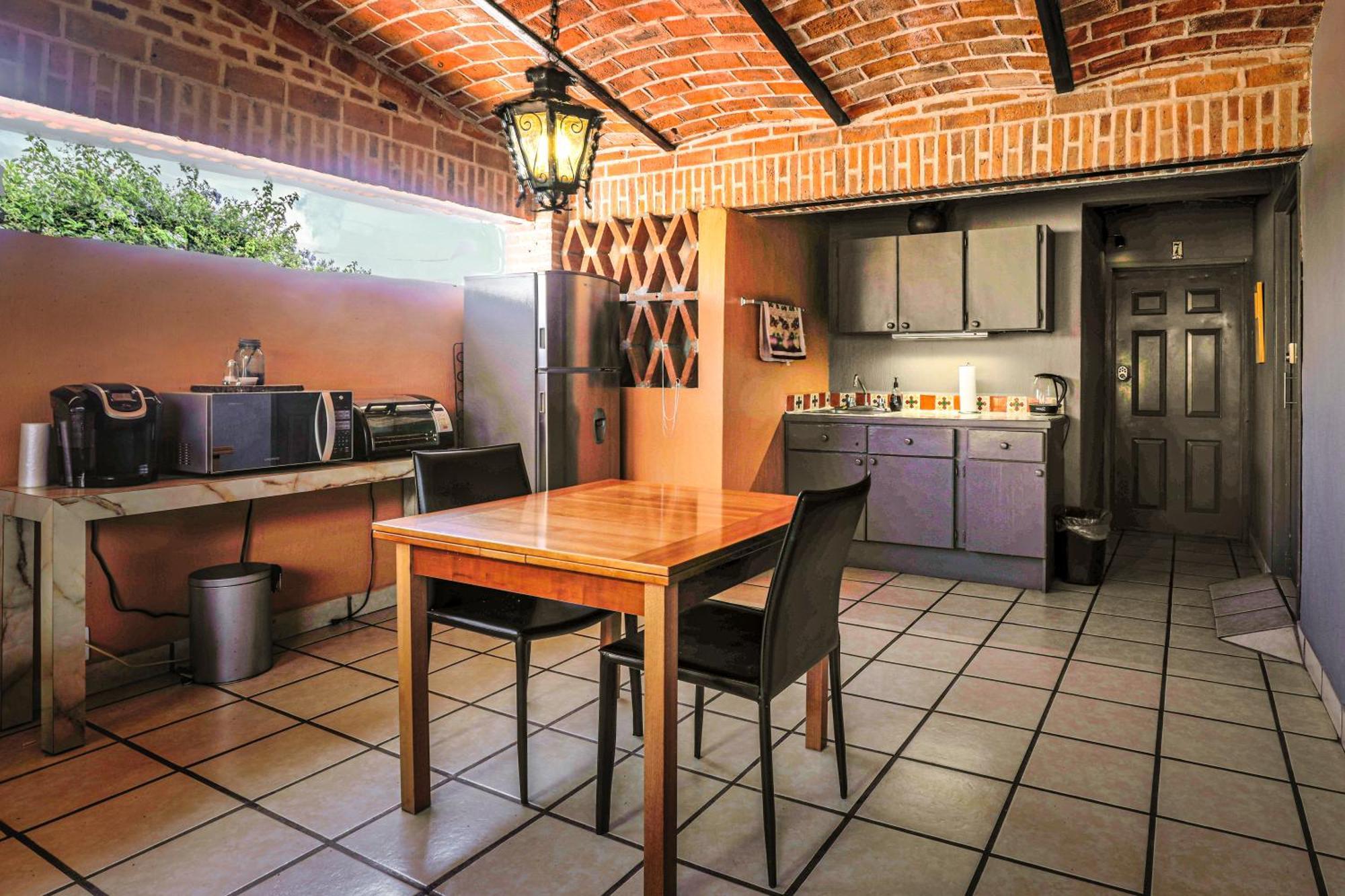 Casa Del Sol Inn อาจิจิก ภายนอก รูปภาพ