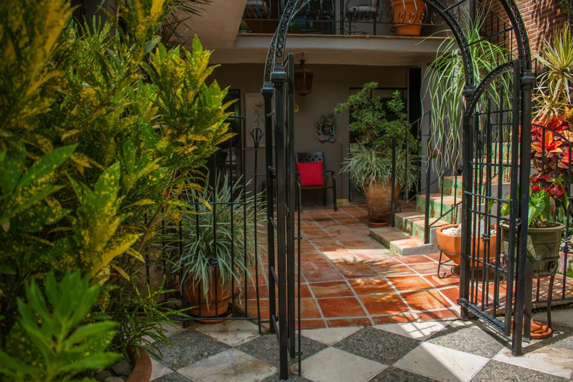 Casa Del Sol Inn อาจิจิก ภายนอก รูปภาพ